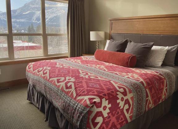 212 Canmore Chalet With Beautiful Mountain Views
