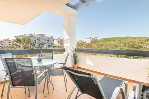 2197-Superb 2bedrooms in residence with pool!