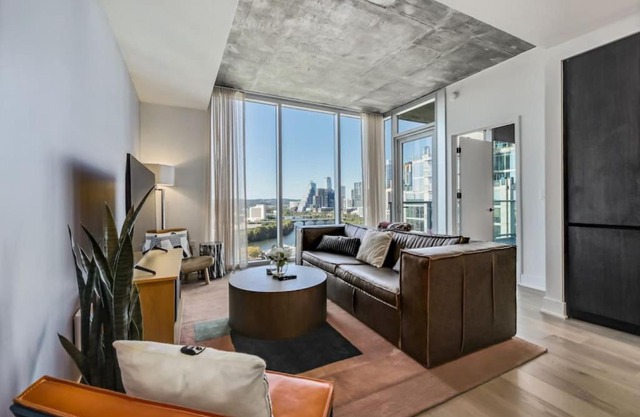 21st FL 2BD Condo-Rainey St-Best views