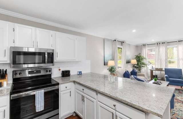 21st Street Evergreen Charm