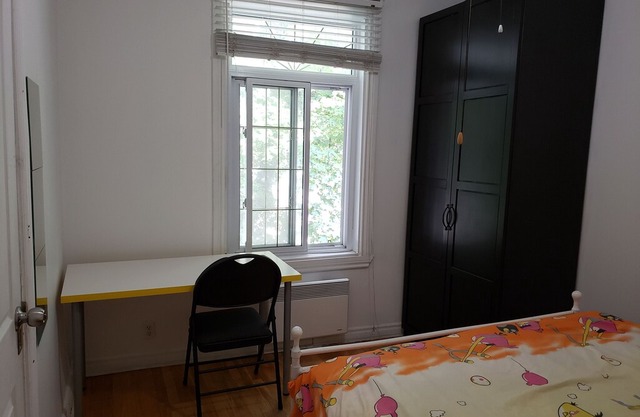 23#1 Metro Monk station, walk 3 minutes. Queen room with shared bathroom.