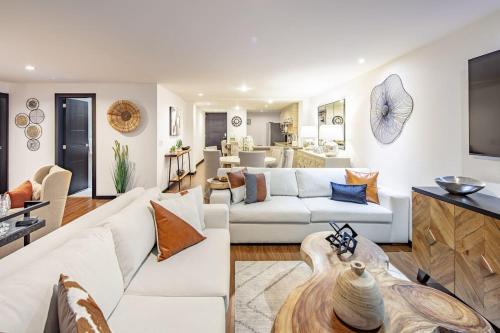 24-hr High Security! Luxe River Oasis W Mtn Views