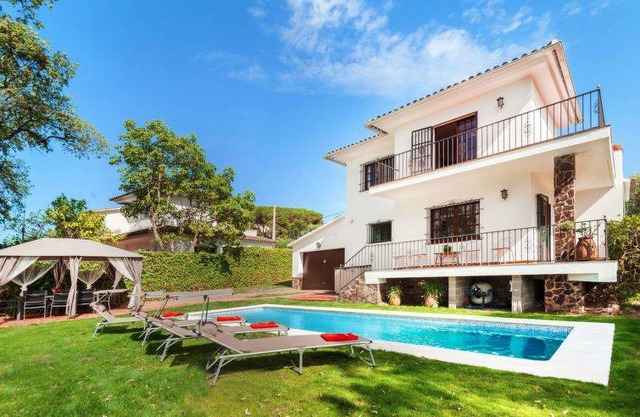 240 m² House ∙ 4 bedrooms ∙ 8 guests