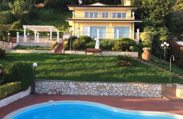 250 m² Villa ∙ 3 bedrooms ∙ 8 guests