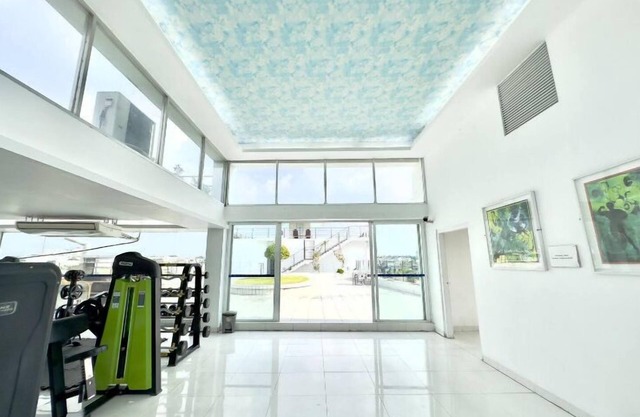 250 sqft 2 Studio Apt Pool and Sauna