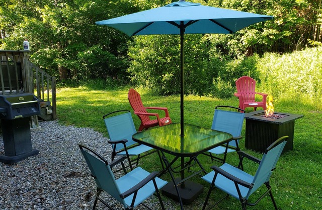 2800 sq ft, spacious retreat 4 bedrm 3 bathrm. Outdoor game and picnic area.
