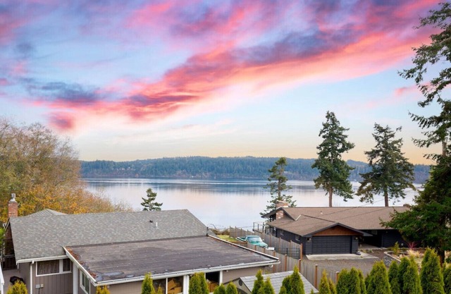 2b1b Unit @Whidbey Island w/ Game Room + Hot Tub