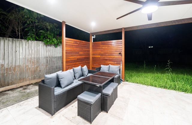 2BR-1.5BA Home w/Outdoor Deck, Close to Beach