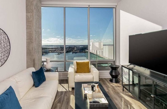 2BR/2BA Elegant Luxury Suite With Gym & Pool By ENVITAE