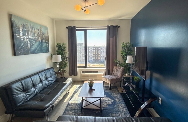 2BR apt next to EWR 9721