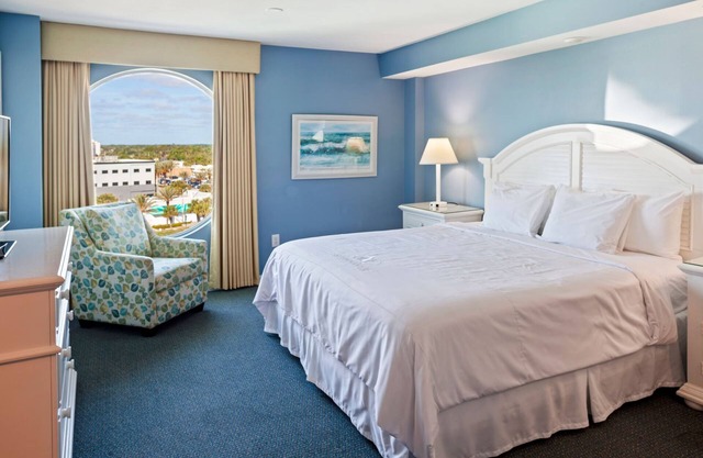 2BR City Condo – Kitchen, Pool Access & Family-Friendly Amenities Included