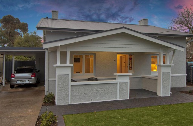 2BR Cottage With Parking Close To Adelaide CBD