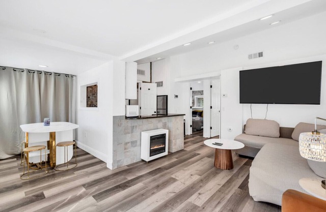 2BR Modern Coastal Home w/Firepit & Beach Passes| Stylish Bayside Retreat