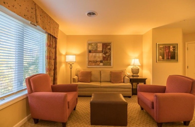 2BR Suite w Pools at Vacation Village in the Berkshires