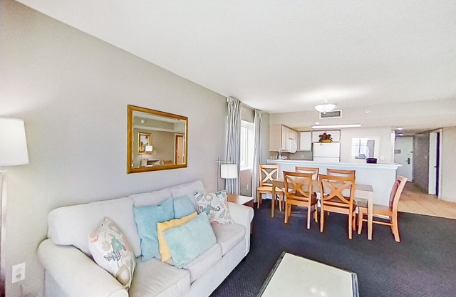 2nd Floor Oceanfront Snowbird Friendly Condo w/ Shared Pool/Hot Tub, AC, WiFi!
