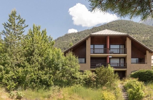 2nd floor, view mountain, balcony, parking, ski locker, 43m², Pelvoux