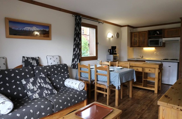 2nd floor, view open, balcony, tv, ski locker, 50m², Aussois