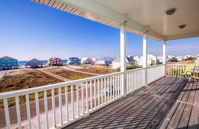 2nd tier w/ VIEWS & POOL Access! 4BR Sleeps 10
