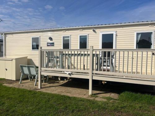 3 Bed 8 Berth Caravan with decking Free WiFi
