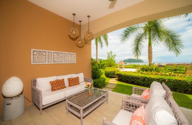 3 Bedr Ocean view Miramar 4E by Stay in CR