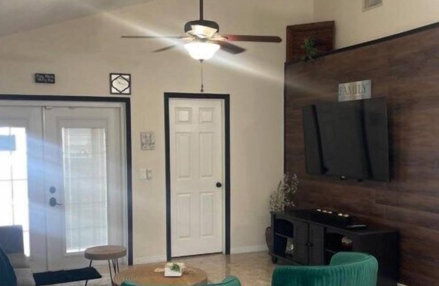 3 Bedroom/ 2 Bathroom Bridgewater Crossing (142 HL)