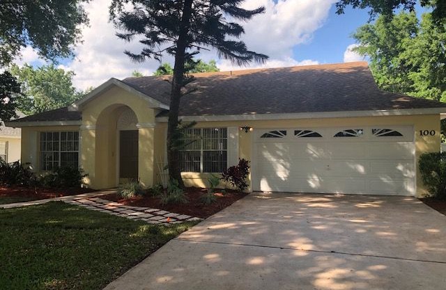 3 Bedroom 2 Bathroom Vacation home minutes away from the Parks