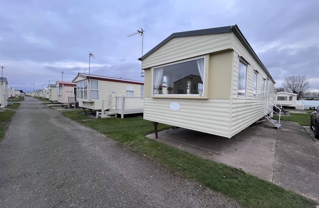 3 Bedroom, 8 Berth, cosy static family caravan
