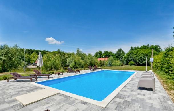 3 bedroom accommodation in Mala Ludina