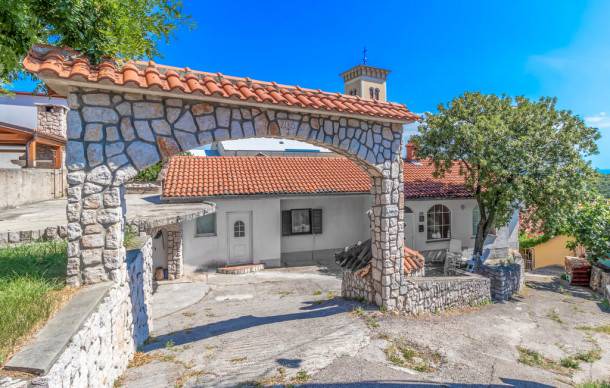 3 bedroom accommodation in Praputnjak