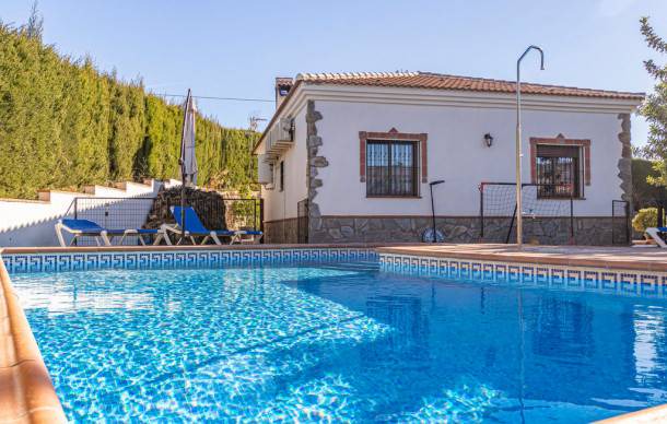 3 bedroom accommodation in Alozaina