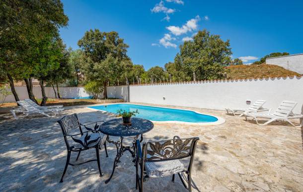 3 bedroom accommodation in Pavicini