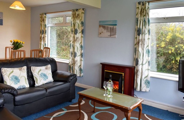 3 bedroom accommodation in Colwell Bay, near Freshwater