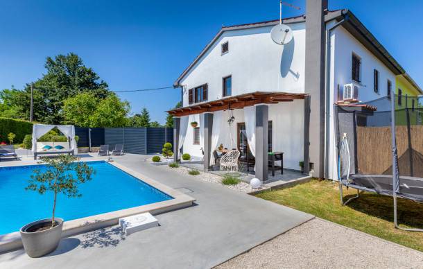 3 bedroom accommodation in Svetvincenat