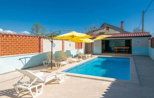 3 bedroom accommodation in Zminj