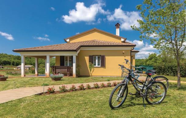 3 bedroom accommodation in Putini