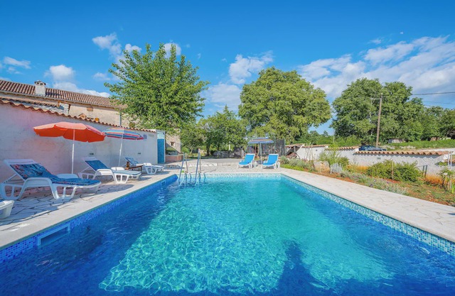3 bedroom accommodation in Rezanci