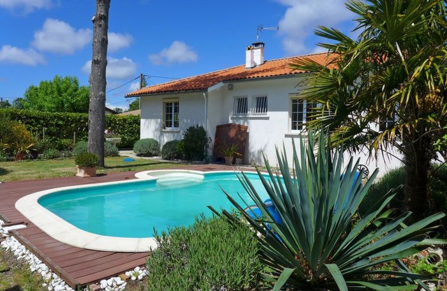 3 bedroom Villa, sleeps 6 in Carcans with Pool