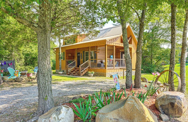3 Mi to Lake Hamilton: 'tree Top Cabin'