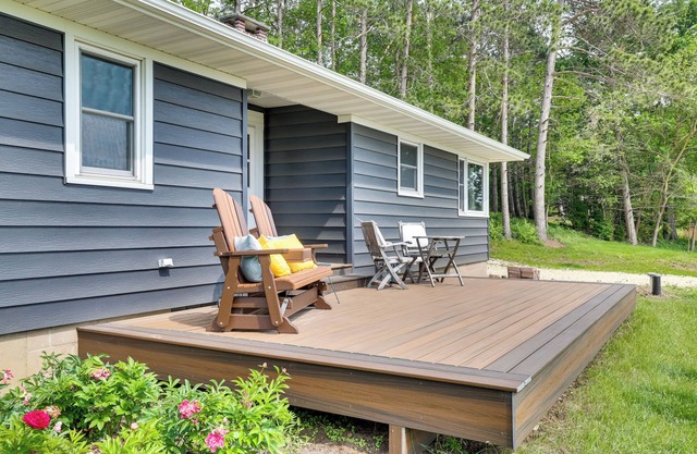 3 Mi to Lake Onalaska: Quaint Home w/Prairie View