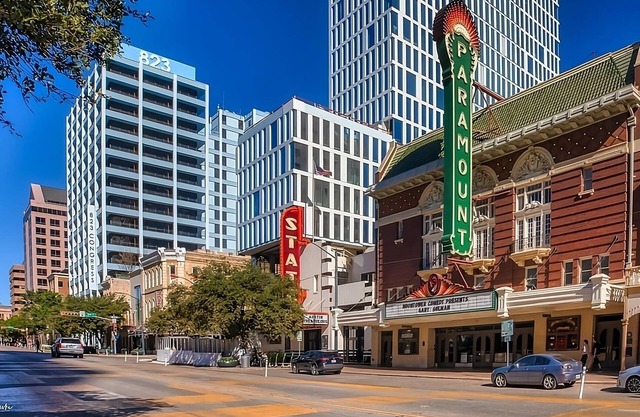 3 Pet-Friendly Accommodation, Pool, Free Parking, Visit LBJ Presidential Library