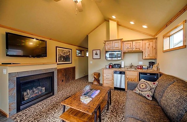3-Star Hotel ∙ Explorer Cabins at Yellowstone