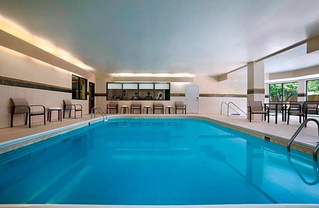3-Star Hotel ∙ Courtyard by Marriott Springfield
