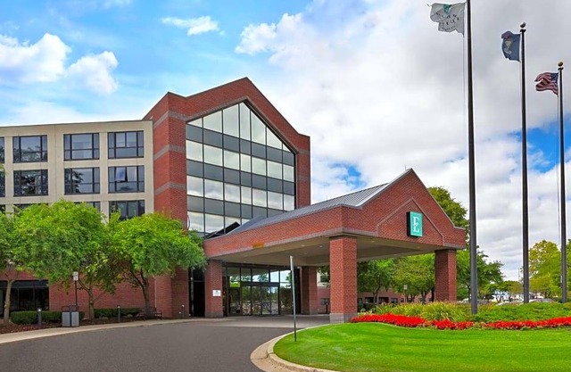 3-Star Hotel ∙ Embassy Suites by Hilton Auburn Hills