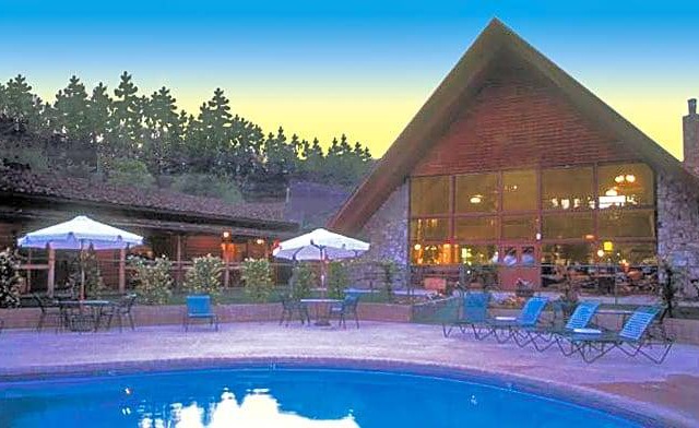 3-Star Hotel ∙ Kohl's Ranch Lodge