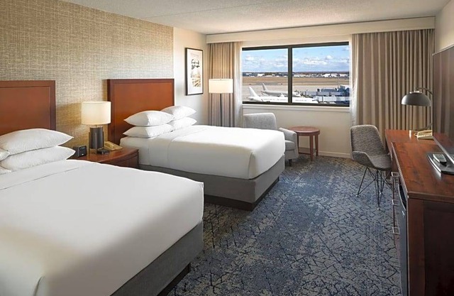 3-Star Hotel ∙ Sheraton Hartford Hotel at Bradley Airport