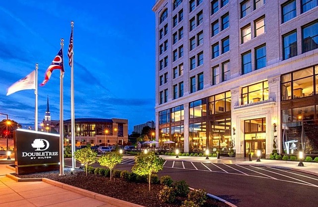 3-Star Hotel ∙ Doubletree By Hilton Youngstown Downtown