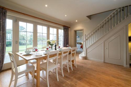3 The Coastguards, Thorpeness - Only a stones throw from the Beach and very close to famous boating Meare, Country Club and Golf Club - Aldeburgh Coastal Cottages