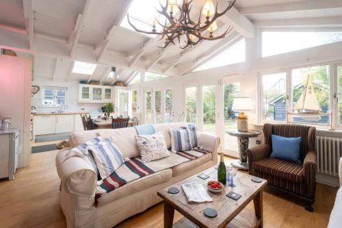 3 Uplands, Thorpeness - Sleeps 3, Close to Beach, Boating Lake, Thorpeness Golf Club and Country Club - Aldeburgh Coastal Cottages