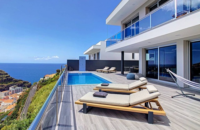 300 m² Villa ∙ 4 bedrooms ∙ 8 guests
