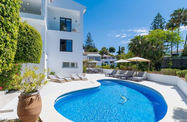 300 m² Villa ∙ 5 bedrooms ∙ 10 guests